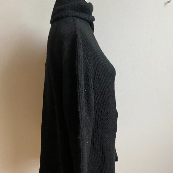 SWEET Romeo BNWT Black Abstract Ribbed Turtleneck - Picture 3 of 9